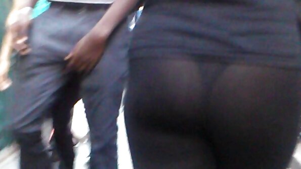 Hermafrodita folla apasionadamente y se corre venezolanas calientes videos profusamente en la cara de la morena.