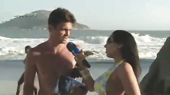 Alimentando con esperma a una rubia delgada, videos caseros de sexo venezolanos casi ahogada.