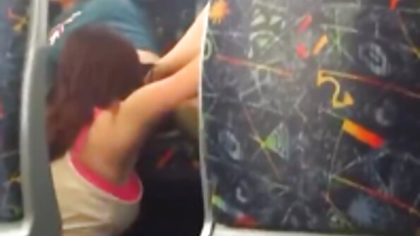 Sexo en grupo en todos los agujeros: ¡Para una chica, 10 chicos!. porno de famosos venezolanos