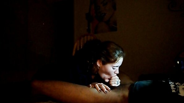 Morena joven se folla a sí misma videos caseros de liceistas con una enorme polla.