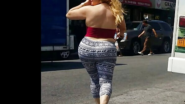 La joven rubia rusa se folla a sí misma con un plátano. xvideos de venezolanas