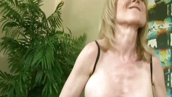 Chica tetona rusa con un soldado en el baño. videos venezolanos xxx