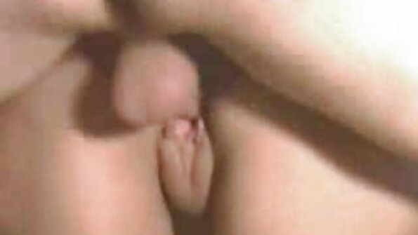 mamá caliente mostró grandes tetas videos pornos mujeres venezolanas en la cámara.