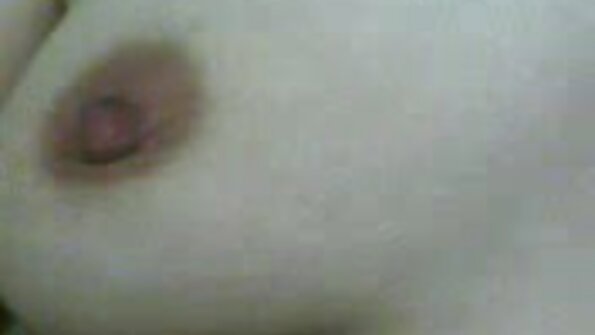 Rubia flaca con tetas pequeñas videos xxx caseros de venezolanas se la follan por el culo.