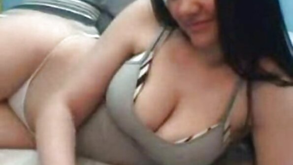 La perra venezolanas sexo casero caliente Keri Berry se masturba anal en la cámara.
