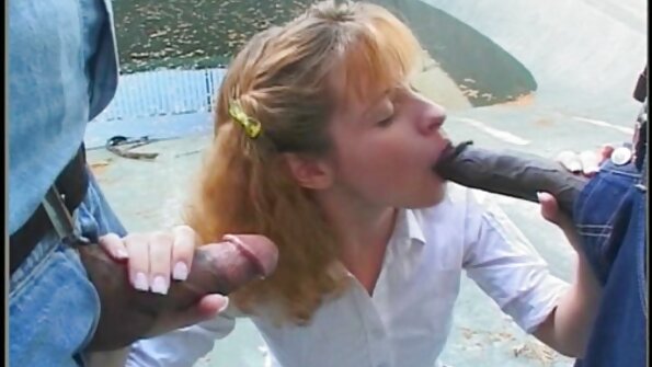 Mujer japonesa porno venezolano hd caliente intenta chupar a un chico.