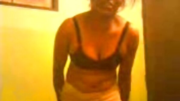 Porno casero: Chica porno criollo venezolano gorda se masturba.